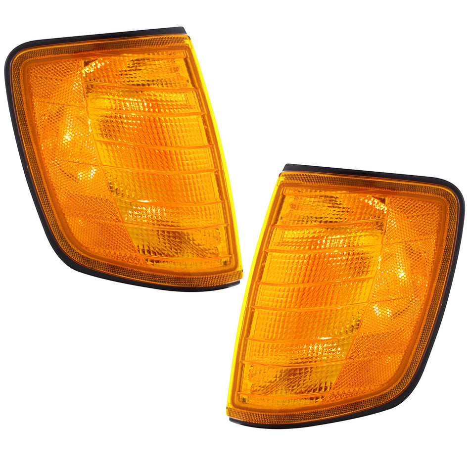 United Pacific - Turn Signal Light For 1990-2007 Freightliner FLD (Driver or Passenger Side)